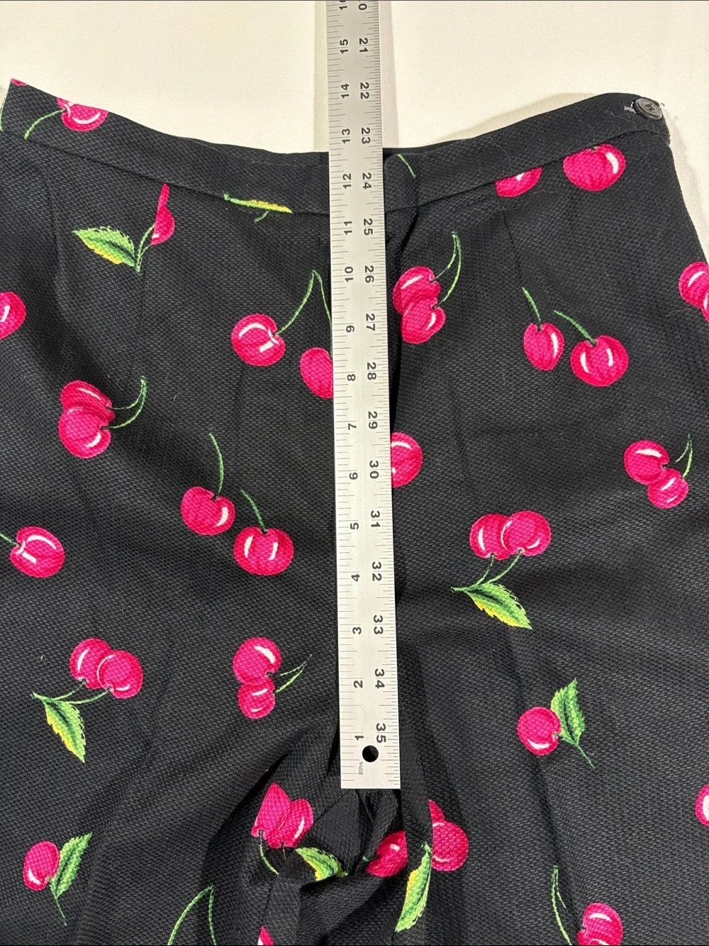 Briggs New York Black Cherry Print Capris size 8